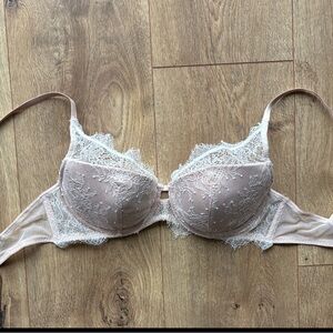 Victoria's Secret Lined Plunge Bra with lace overlay 32D